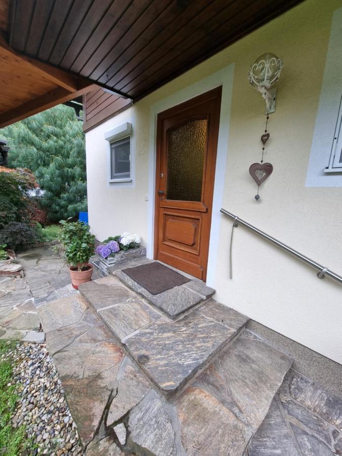 Haus Flora - Ferienwohnung Bodensdorf Dış mekan fotoğraf